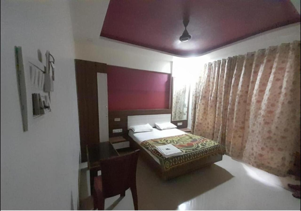 Hotel Sai Ganesh Lodging & Boarding By Wb Inn Titwala Εξωτερικό φωτογραφία